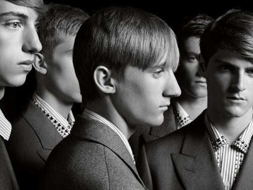 PRADA 为世博会意大利馆设计礼服